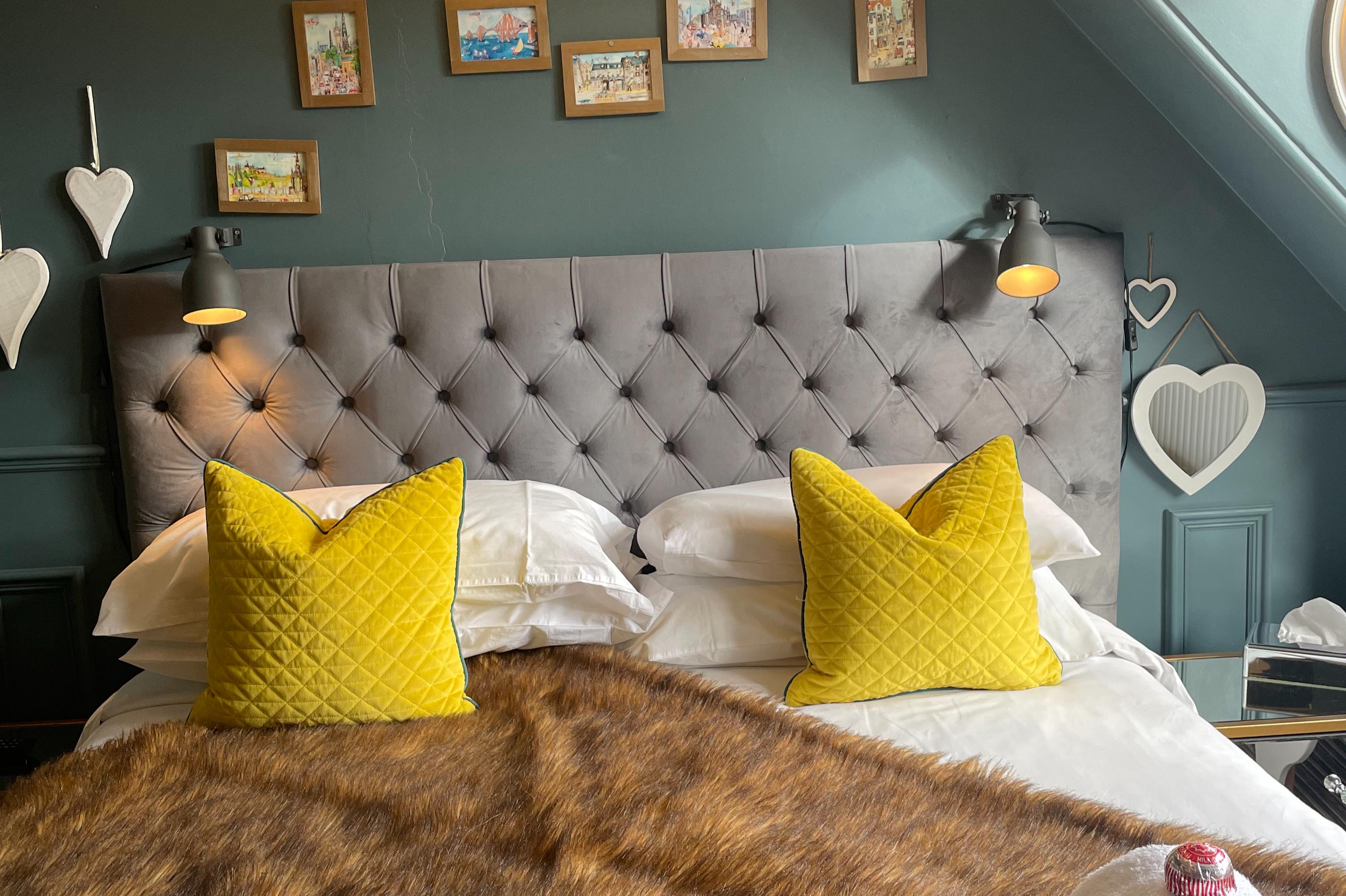 Large Double room 10 Albyn Townhouse, Edinburgh