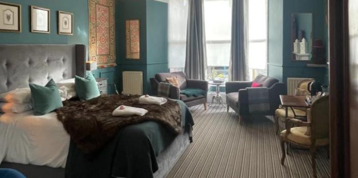 Large Superior King room 3 Albyn Townhouse, Edinburgh