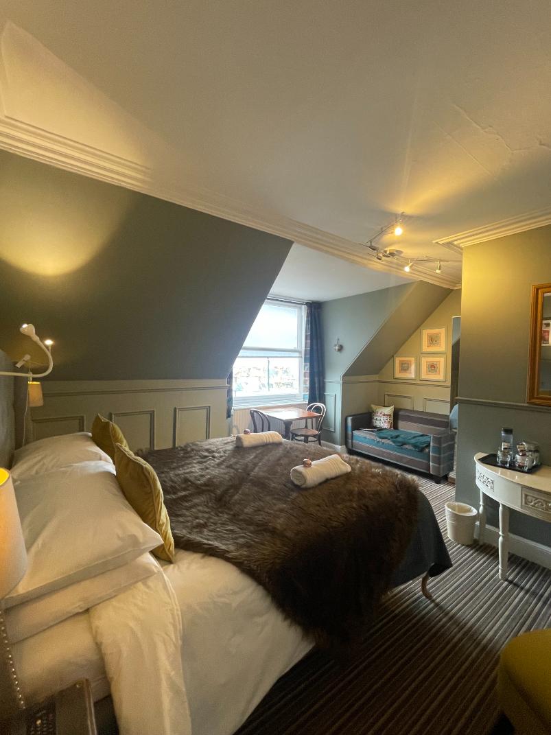 Superior King room 7 Albyn Townhouse, Edinburgh