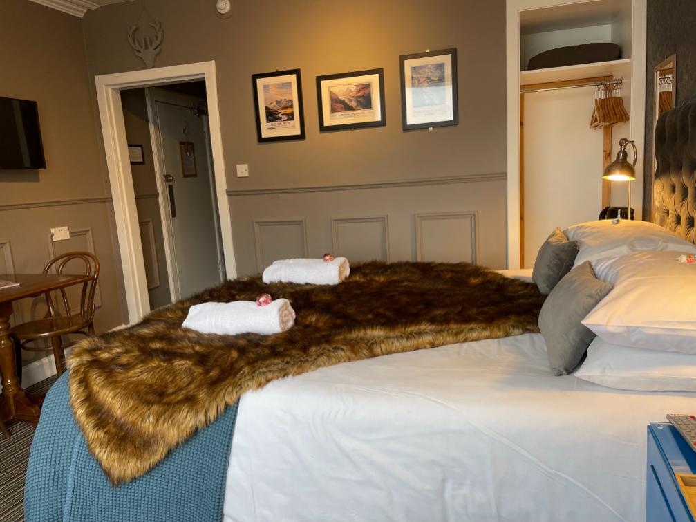 Superior King room 8 Albyn Townhouse, Edinburgh