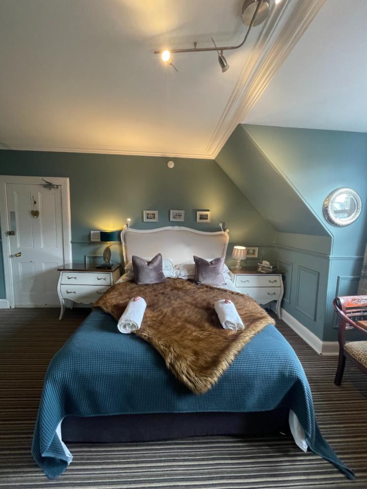 Large Superior King room 9 Albyn Townhouse, Edinburgh