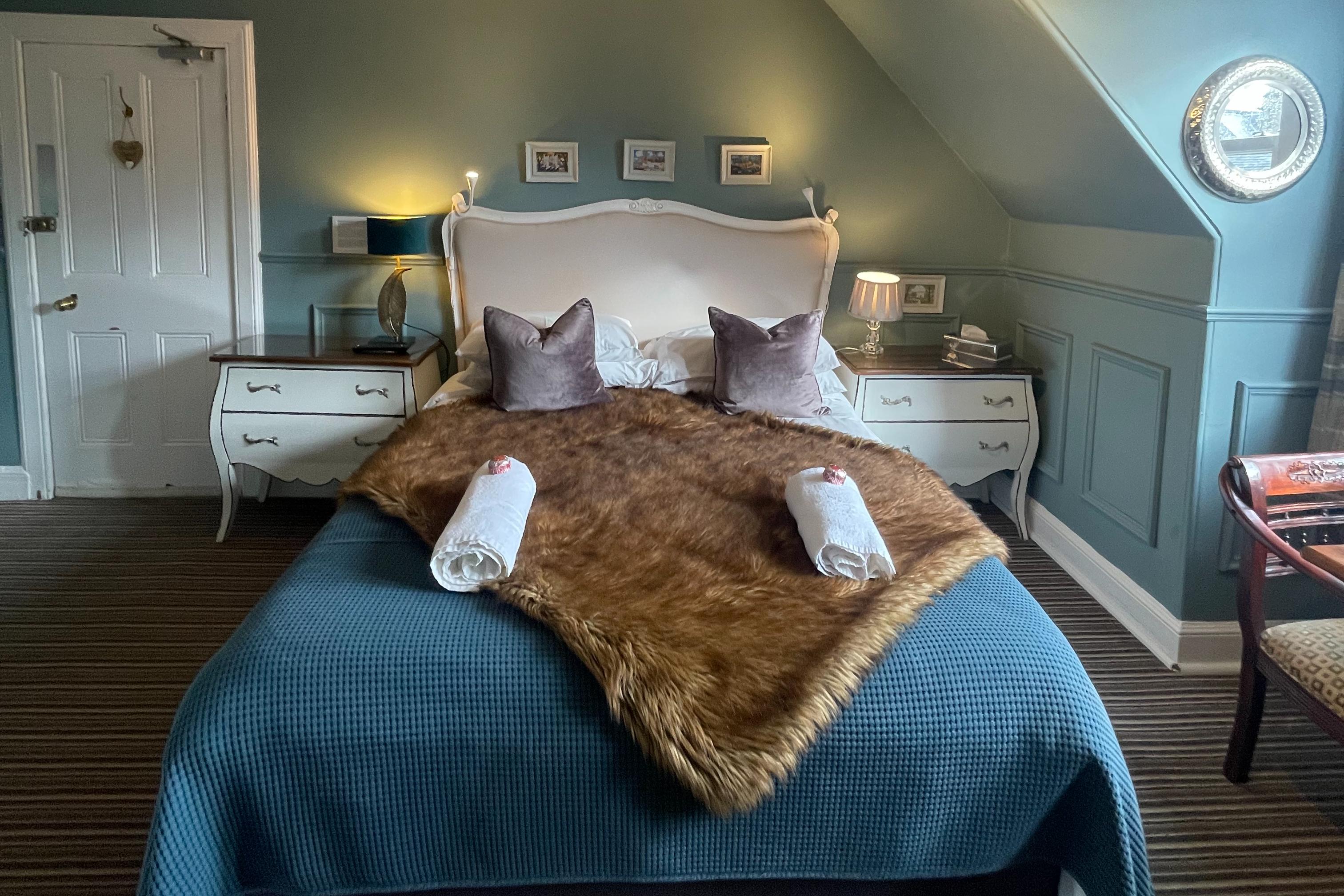 Large Superior King room 9 Albyn Townhouse, Edinburgh