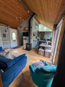 Belle Log cabin, Romantic Log cabin, hot tub, wood burner Loch Awe, living room