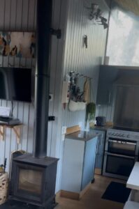 Belle Log cabin, Romantic Log cabin, hot tub, wood burner Loch Awe, kitchen