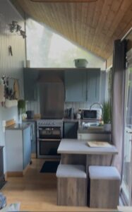 Belle Log cabin, Romantic Log cabin, hot tub, wood burner Loch Awe, kitchen