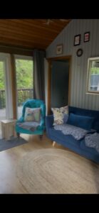 Belle Log cabin, Romantic Log cabin, hot tub, wood burner Loch Awe, living room