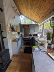 Belle Log cabin, Romantic Log cabin, hot tub, wood burner Loch Awe, kitchen