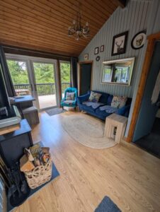 Belle Log cabin, Romantic Log cabin, hot tub, wood burner Loch Awe, living room